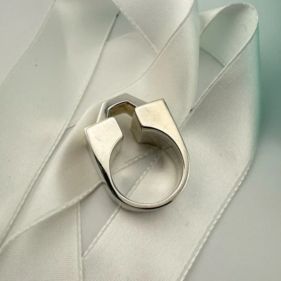 Tiffany & Co. Out of Retirement Block Sculptural Ring in Sterling Silver - Picture 3 of 11
